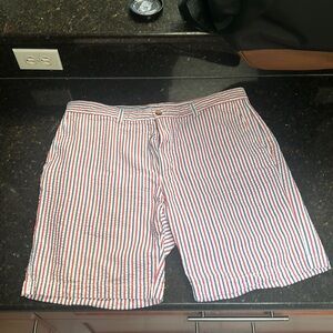 Men’s Vineyard Vines red/white/blue striped shorts, size 38.